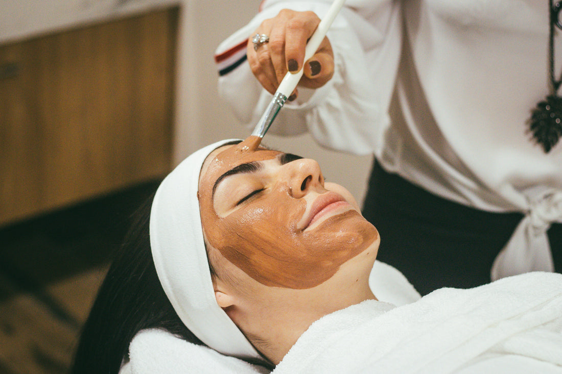El Arte de Cuidar tu Rostro: ¿Por qué la Limpieza Facial es Innegociable?